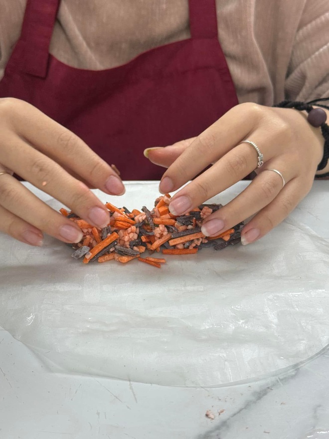 Ngỡ ngàng với mâm cơm Tết Bắc bằng bánh ngọt y như thật của 9X Hà Nội- Ảnh 19.