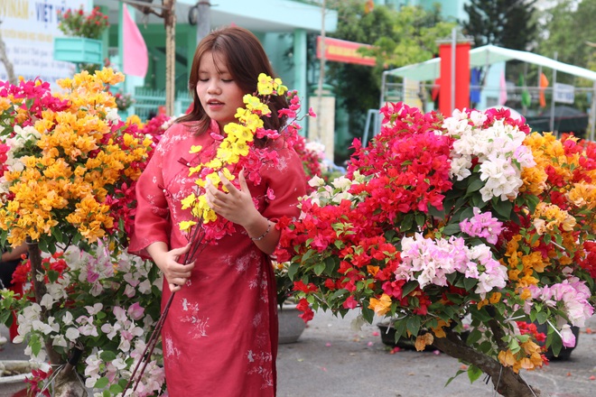 Về thành phố Ngã Bảy (Hậu Giang) đi chợ hoa, check-in cùng gia đình rắn- Ảnh 5.