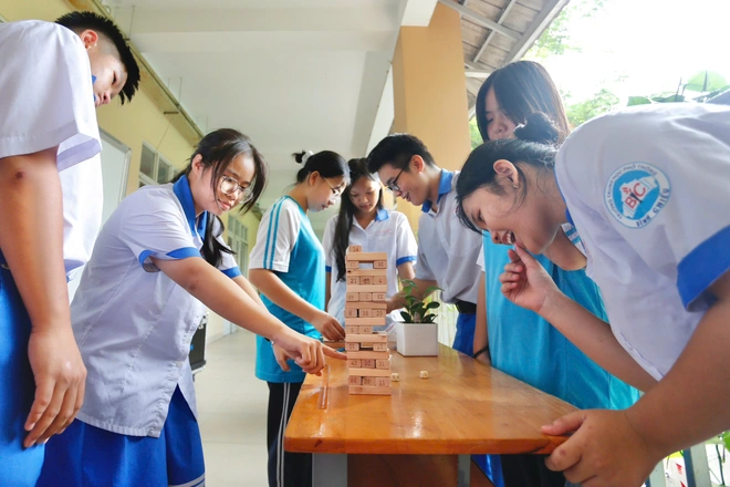 Góc đọc sách cực chill của teen Trường THPT Bình Chiểu giờ ra chơi- Ảnh 6. Góc đọc sách cực chill của teen Trường THPT Bình Chiểu giờ ra chơi- Ảnh 6.