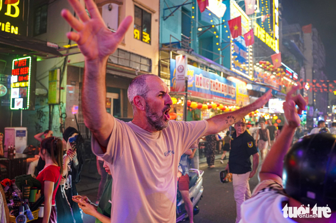 Young locals, foreign visitors flock to Ho Chi Minh City’s Bui Vien Street for Halloween celebrations
- Ảnh 3. Young locals, foreign visitors flock to Ho Chi Minh City’s Bui Vien Street for Halloween celebrations
- Ảnh 3.