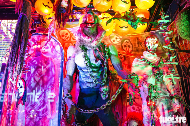 Young locals, foreign visitors flock to Ho Chi Minh City’s Bui Vien Street for Halloween celebrations
- Ảnh 7. Young locals, foreign visitors flock to Ho Chi Minh City’s Bui Vien Street for Halloween celebrations
- Ảnh 7.