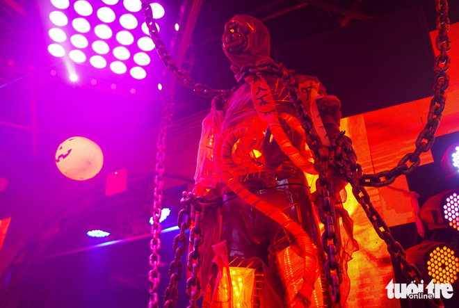 Young locals, foreign visitors flock to Ho Chi Minh City’s Bui Vien Street for Halloween celebrations
- Ảnh 5. Young locals, foreign visitors flock to Ho Chi Minh City’s Bui Vien Street for Halloween celebrations
- Ảnh 5.