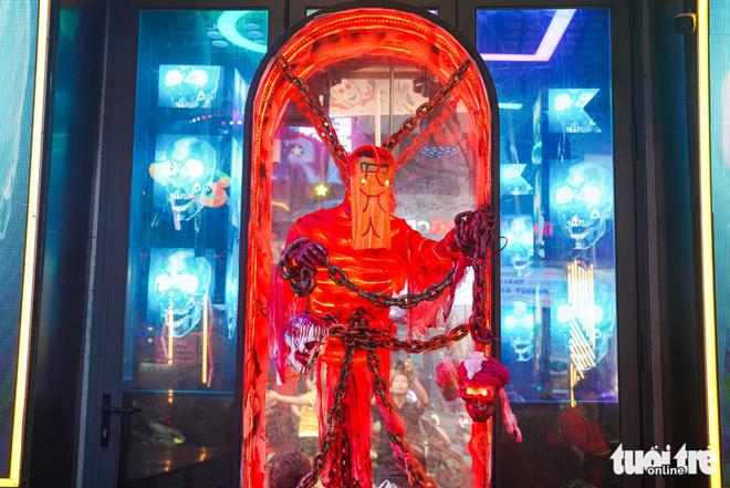 Young locals, foreign visitors flock to Ho Chi Minh City’s Bui Vien Street for Halloween celebrations
- Ảnh 6. Young locals, foreign visitors flock to Ho Chi Minh City’s Bui Vien Street for Halloween celebrations
- Ảnh 6.