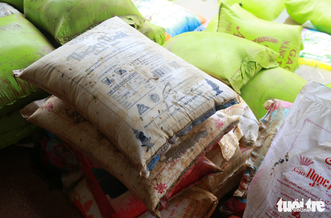 Shopkeepers in Vietnam’s Hue City traumatized by heavy losses after floods
- Ảnh 3. Shopkeepers in Vietnam’s Hue City traumatized by heavy losses after floods
- Ảnh 3.