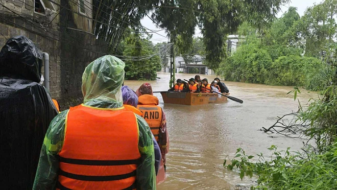 Heavy floods swamp Vietnam’s Thai Nguyen after overnight deluge- Ảnh 8. Heavy floods swamp Vietnam’s Thai Nguyen after overnight deluge- Ảnh 8.
