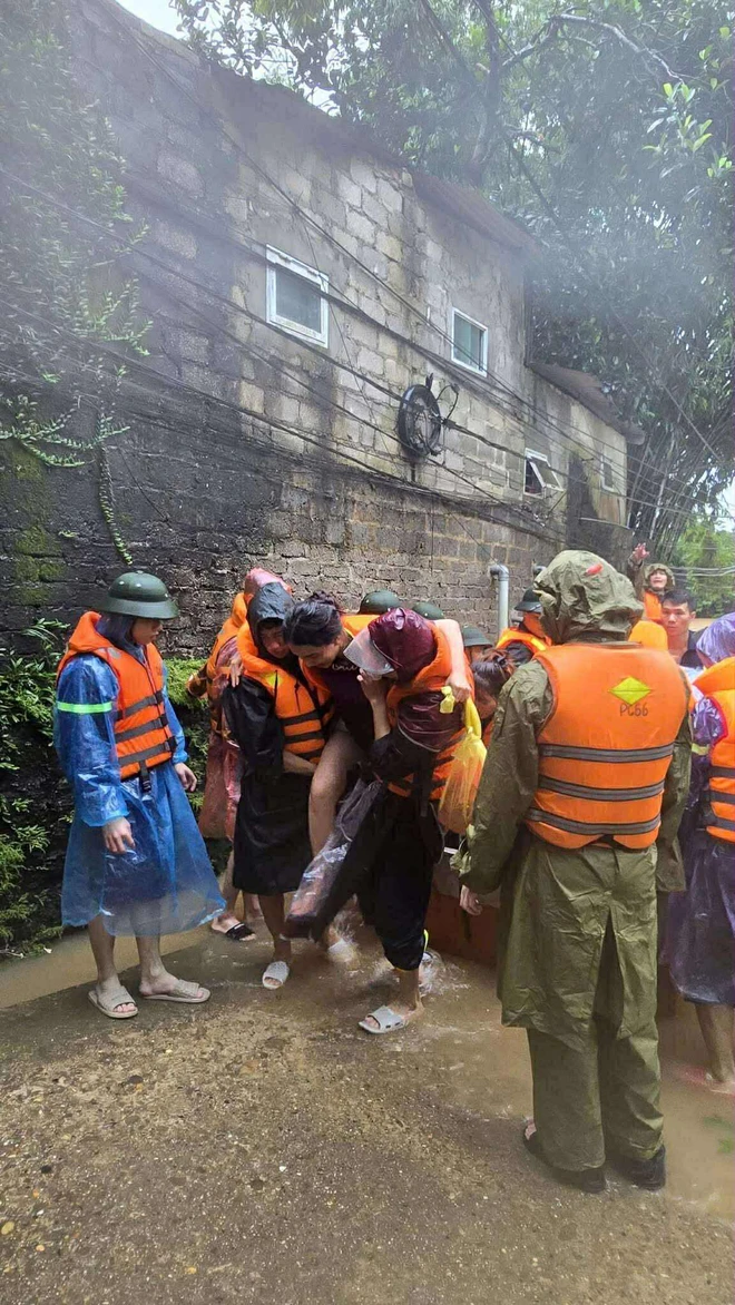 Heavy floods swamp Vietnam’s Thai Nguyen after overnight deluge- Ảnh 10. Heavy floods swamp Vietnam’s Thai Nguyen after overnight deluge- Ảnh 10.