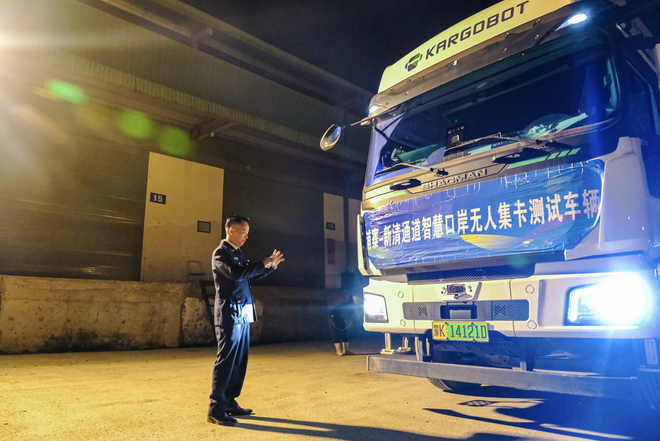 Vietnam tests first driverless electric trucks for import transport from China
- Ảnh 4. Vietnam tests first driverless electric trucks for import transport from China
- Ảnh 4.