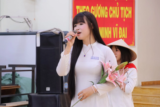 Học trò Trường THPT Nguyễn Huệ khoe tài chơi nhạc cụ, rap, múa võ mừng Ngày Nhà giáo Việt Nam - Ảnh 19.