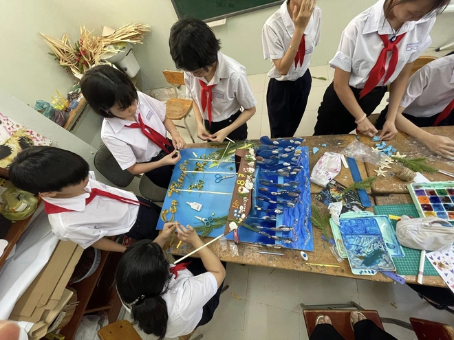 Teen THCS Phước Thắng gây sốt với báo tường con thuyền mừng 20-11- Ảnh 6. Teen THCS Phước Thắng gây sốt với báo tường con thuyền mừng 20-11- Ảnh 6.