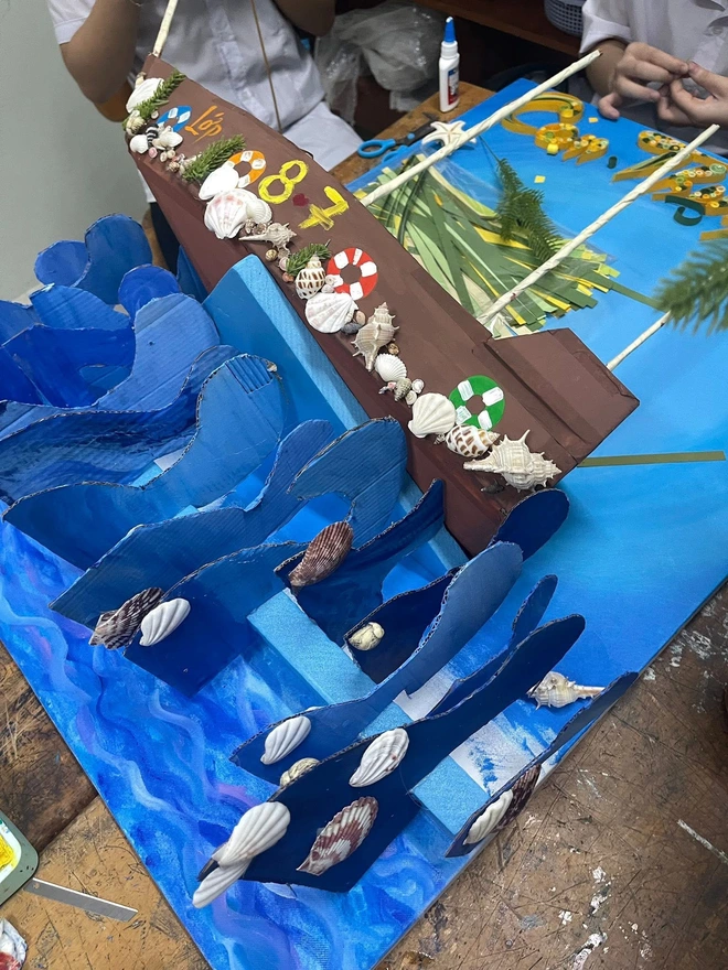 Teen THCS Phước Thắng gây sốt với báo tường con thuyền mừng 20-11- Ảnh 4. Teen THCS Phước Thắng gây sốt với báo tường con thuyền mừng 20-11- Ảnh 4.