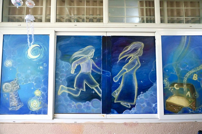 Teen Trường THPT Chuyên Lê Quý Đôn biến hoá hành lang rực sắc màu tri ân thầy cô - Ảnh 4.