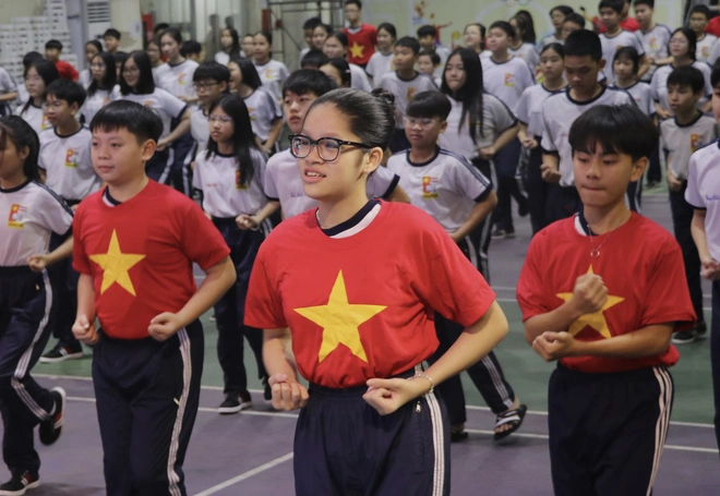 Học sinh THCS - THPT Hồng Hà đồng diễn Vovinam hướng tới kỷ lục kép- Ảnh 3.