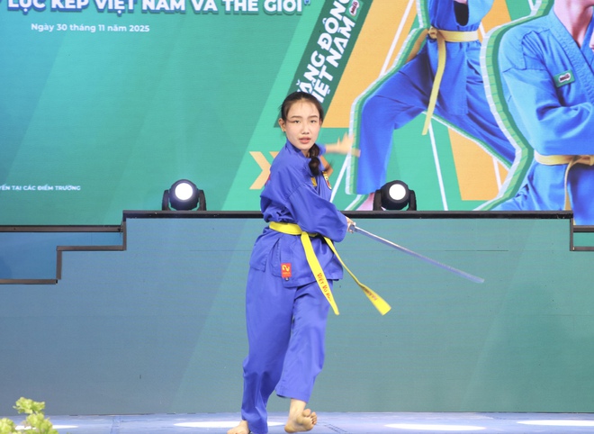 Học sinh THCS - THPT Hồng Hà đồng diễn Vovinam hướng tới kỷ lục kép- Ảnh 11.