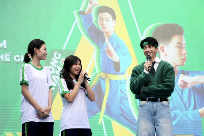 Teen Trường THPT Marie Curie "quẩy" tưng bừng cùng S.T Sơn Thạch, tiếp lửa kỷ lục đồng diễn Vovinam- Ảnh 7.