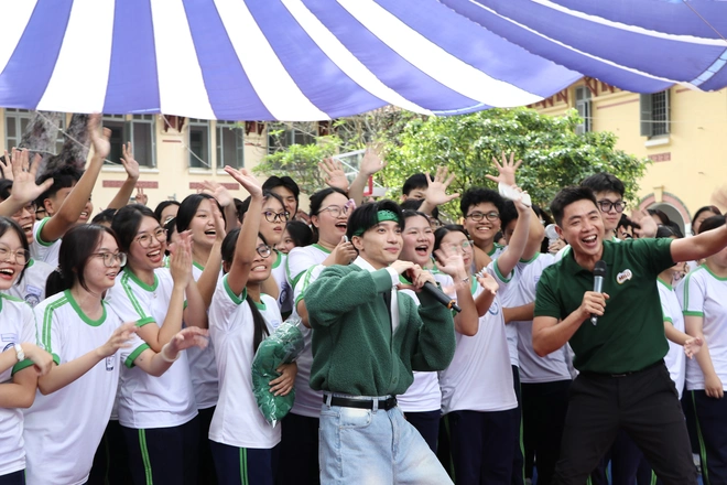 Teen Trường THPT Marie Curie "quẩy" tưng bừng cùng S.T Sơn Thạch, tiếp lửa kỷ lục đồng diễn Vovinam- Ảnh 8.