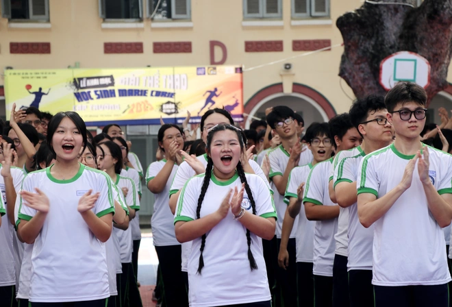 Teen Trường THPT Marie Curie "quẩy" tưng bừng cùng S.T Sơn Thạch, tiếp lửa kỷ lục đồng diễn Vovinam- Ảnh 12.
