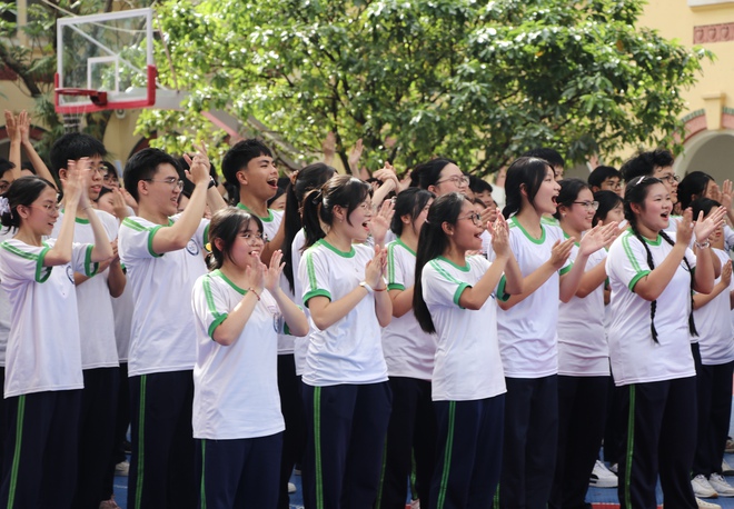 Teen Trường THPT Marie Curie "quẩy" tưng bừng cùng S.T Sơn Thạch, tiếp lửa kỷ lục đồng diễn Vovinam- Ảnh 13.