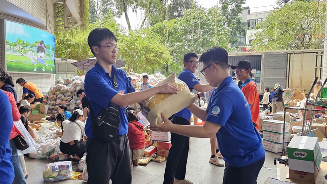 Đội viên, thiếu nhi TP.HCM góp nắng yêu thương hỗ trợ miền Trung- Ảnh 6. Đội viên, thiếu nhi TP.HCM góp nắng yêu thương hỗ trợ miền Trung- Ảnh 6.