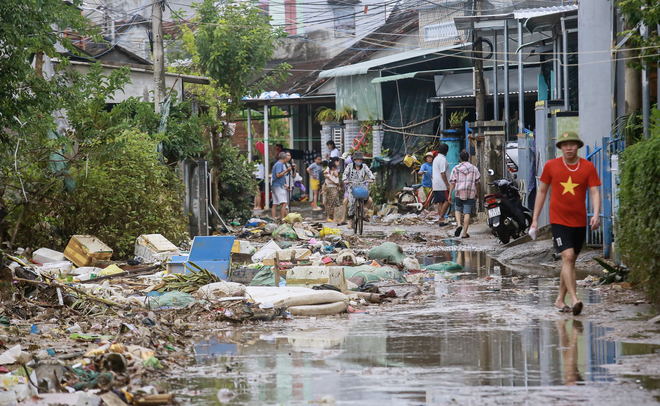 Floodwaters recede, revealing devastation in Vietnam’s Dak Lak - Ảnh 4.