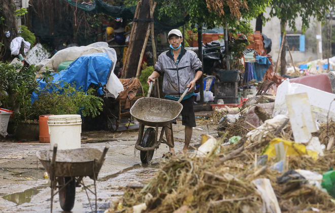 Floodwaters recede, revealing devastation in Vietnam’s Dak Lak - Ảnh 6.