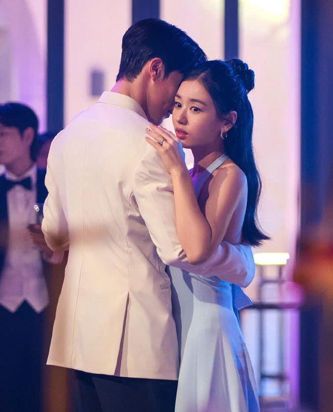 Khám phá tủ đồ thanh lịch của nữ chính Dynamite Kiss - Ảnh 5.