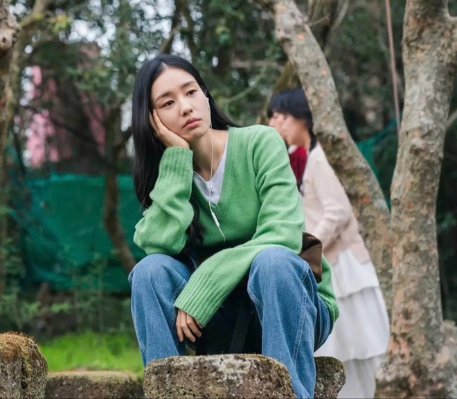 Khám phá tủ đồ thanh lịch của nữ chính Dynamite Kiss - Ảnh 2.