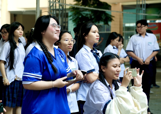 Rộn ràng giờ ra chơi đầy âm nhạc của teen Trường THPT Thanh Đa - Ảnh 10. Rộn ràng giờ ra chơi đầy âm nhạc của teen Trường THPT Thanh Đa - Ảnh 10.