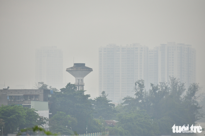 Dense fog blankets Ho Chi Minh City on Thursday morning - Ảnh 3.