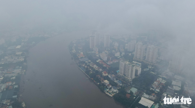 Dense fog blankets Ho Chi Minh City on Thursday morning - Ảnh 5.