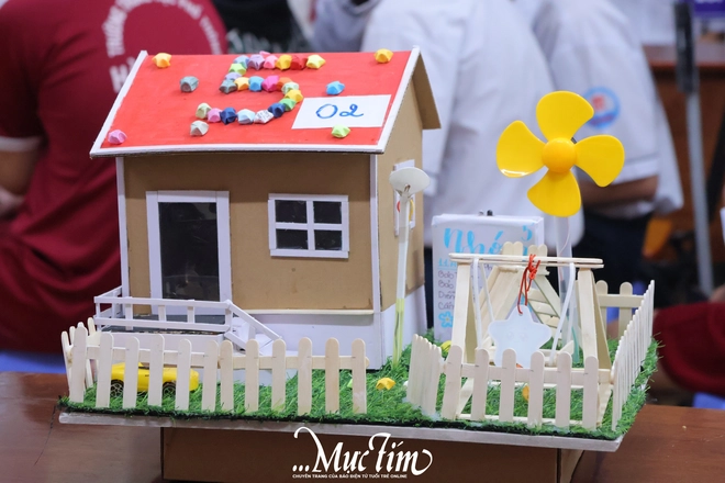 Học sinh Trường THPT Hàn Thuyên chế tạo mô hình máy rửa tay tự động- Ảnh 2. Học sinh Trường THPT Hàn Thuyên chế tạo mô hình máy rửa tay tự động- Ảnh 2.