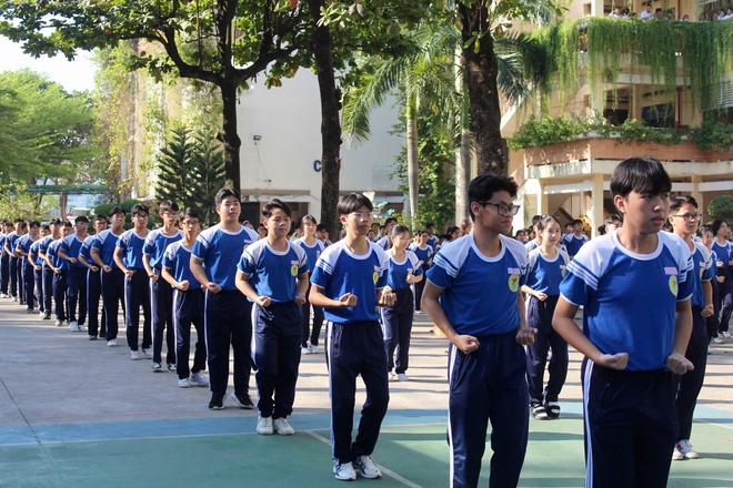Khoảnh khắc ấn tượng khi học sinh TP.HCM cùng hòa nhịp trong bài đồng diễn võ nhạc Vovinam - Ảnh 14.
