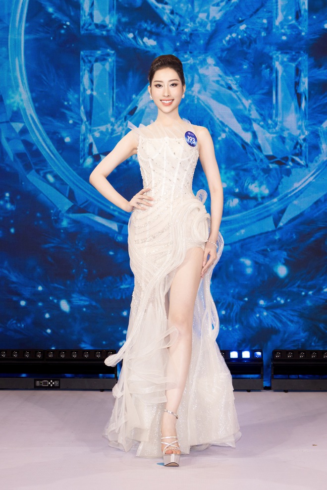 Hoa hậu Ý Nhi làm thêm nhiều giờ, mang cơm theo ăn để tiết kiệm chi phí- Ảnh 6. Hoa hậu Ý Nhi làm thêm nhiều giờ, mang cơm theo ăn để tiết kiệm chi phí- Ảnh 6.