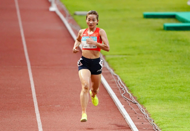 Vietnam’s Nguyen Thi Oanh wins steeplechase gold for 15th title, joins SEA Games athletics greats- Ảnh 2. Vietnam’s Nguyen Thi Oanh wins steeplechase gold for 15th title, joins SEA Games athletics greats- Ảnh 2.