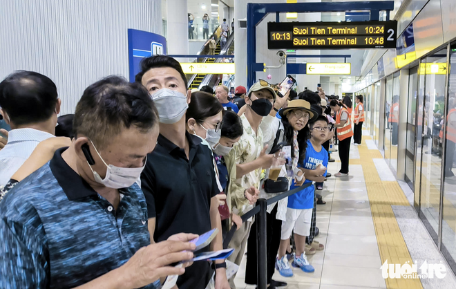 A look back at 1-year operation: How first metro line became part of Ho Chi Minh City life
- Ảnh 4.