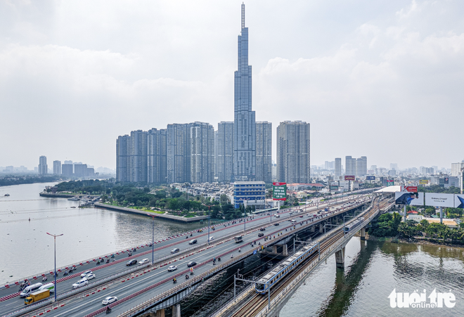 A look back at 1-year operation: How first metro line became part of Ho Chi Minh City life
- Ảnh 10.
