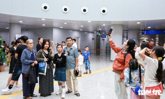 A look back at 1-year operation: How first metro line became part of Ho Chi Minh City life
- Ảnh 13.