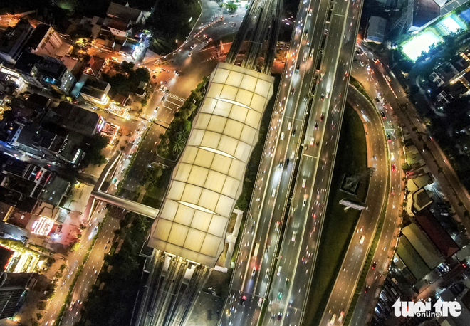 A look back at 1-year operation: How first metro line became part of Ho Chi Minh City life
- Ảnh 21.