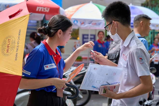 Chuyên trang Mực Tím, báo Tuổi Trẻ lọt top 10 'Khoảnh khắc báo chí' năm 2025  - Ảnh 4.