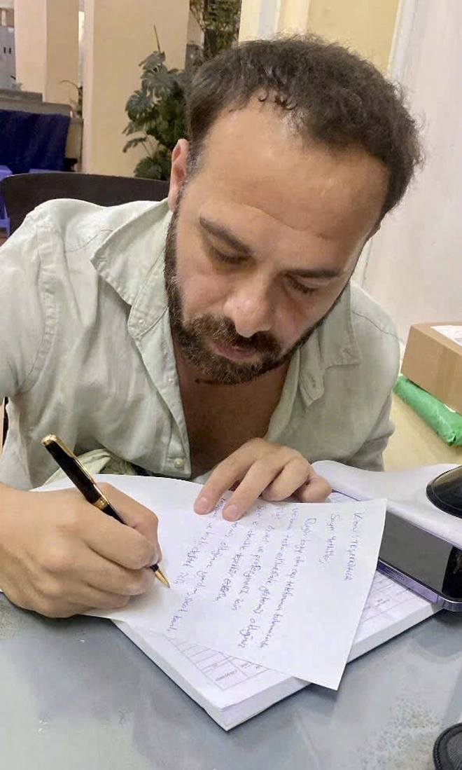 Ho Chi Minh City police help Turkish tourist recover lost iPhone - Ảnh 2.