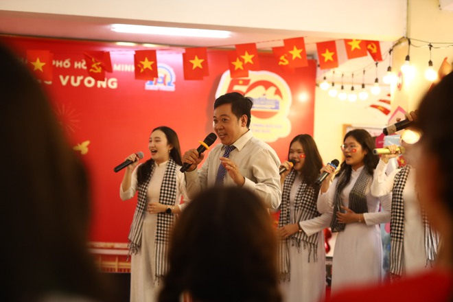 Thầy trò Trường THPT Hùng Vương thắp sáng tình yêu Tổ quốc qua minishow ‘Vui sao nước mắt lại trào’ - Ảnh 5.