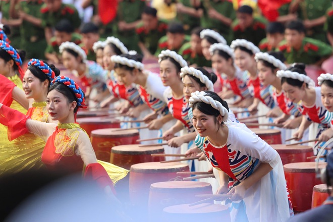 Trang trọng, khí thế trong lễ diễu binh, diễu hành 30-4 tại TP.HCM- Ảnh 24.