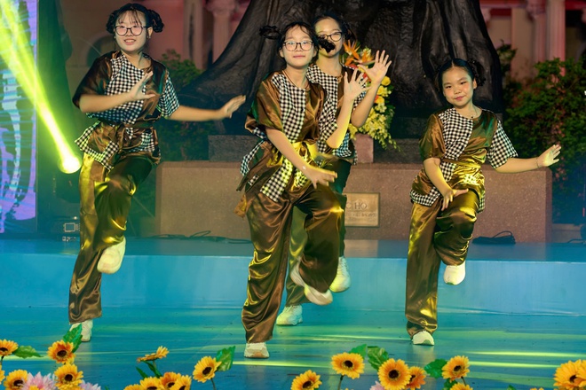 Hơn 50 mẫu nhí biểu diễn trong show thời trang Lễ hội Thiếu nhi TP.HCM Kids Fest 2025 - Ảnh 8.