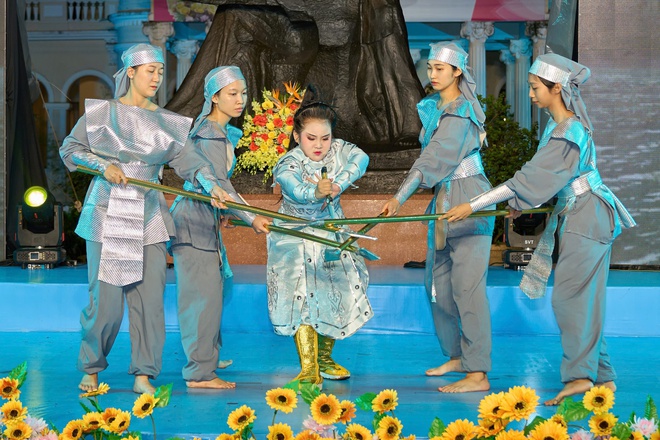 Hơn 50 mẫu nhí biểu diễn trong show thời trang Lễ hội Thiếu nhi TP.HCM Kids Fest 2025 - Ảnh 9.