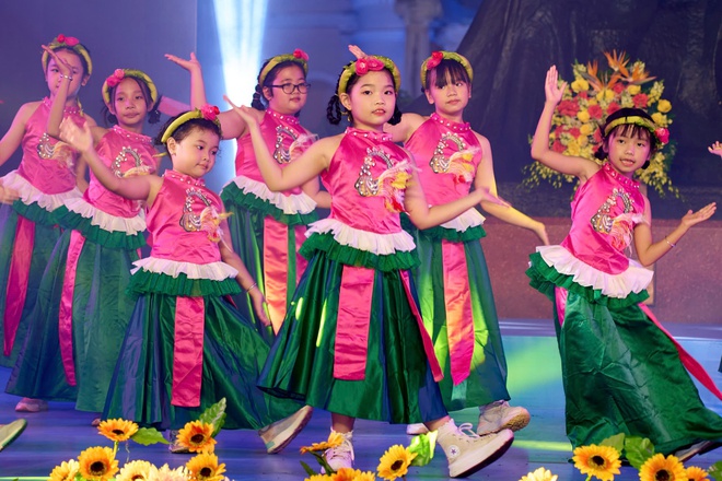Hơn 50 mẫu nhí biểu diễn trong show thời trang Lễ hội Thiếu nhi TP.HCM Kids Fest 2025 - Ảnh 10.