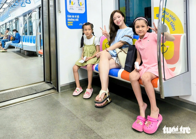 Ho Chi Minh City’s first metro line serves over 10 million passengers after 6 months of operation - Ảnh 2.
