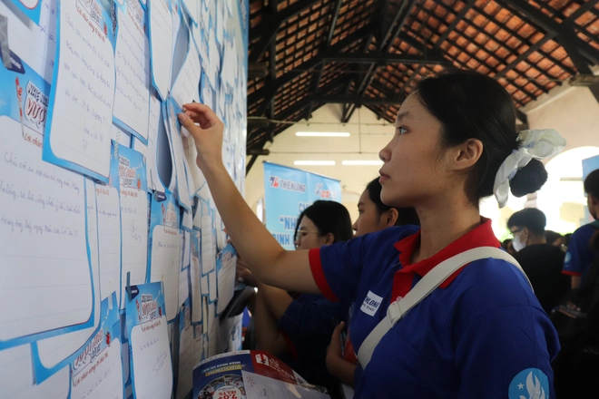Tình nguyện viên gửi lời chúc sĩ tử, sẵn sàng ra quân Tiếp sức mùa thi- Ảnh 14.