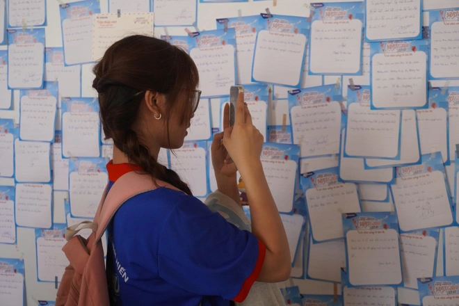 Tình nguyện viên gửi lời chúc sĩ tử, sẵn sàng ra quân Tiếp sức mùa thi- Ảnh 13.