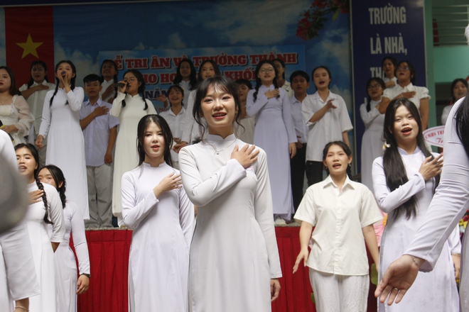 Hiệu trưởng Trường THPT Nguyễn Văn Cừ dặn dò học sinh: Dù sớm hay muộn cũng phải về đích - Ảnh 9.