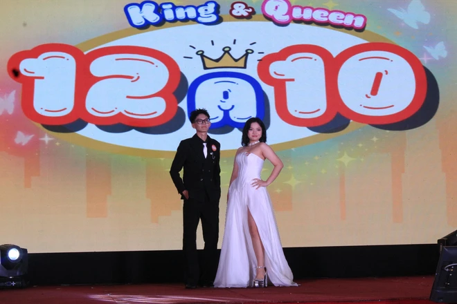 Văn Mai Hương, Bùi Anh Tuấn bất ngờ xuất hiện tại Trường THPT Nguyễn Trung Trực- Ảnh 14.