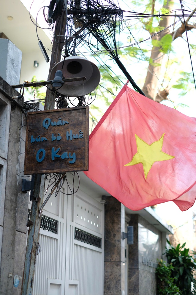 Clear-broth ‘bun bo Hue’ by former Harvard researcher brings quiet charm to Ho Chi Minh City alley- Ảnh 4.